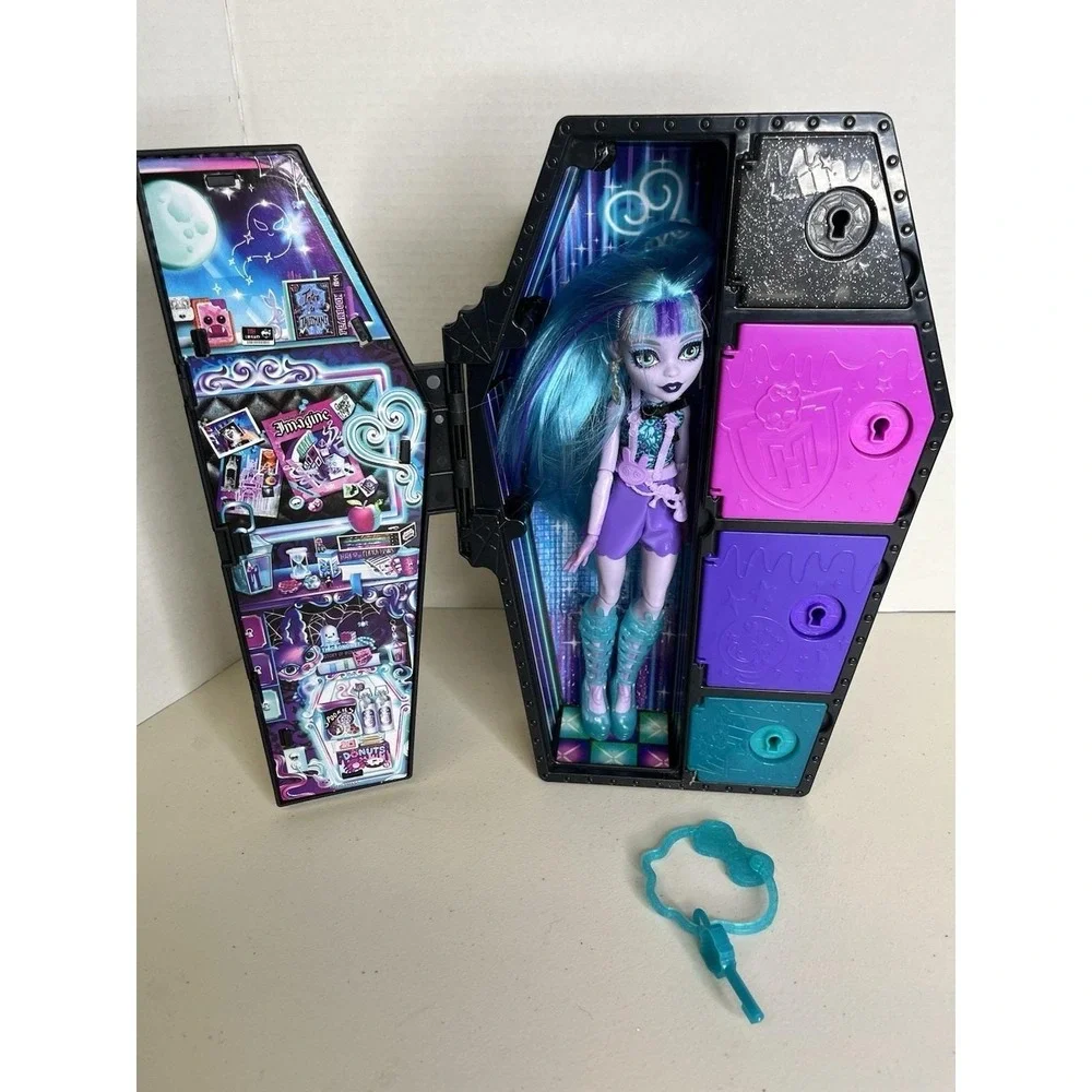 Monster High Coffin-Shaped Doll Playset Plastic Storage‎ Case w/ Accessories